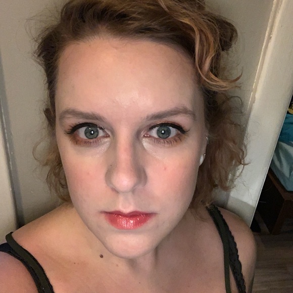 Meet your Posher, Erika - Picture 1 of 1